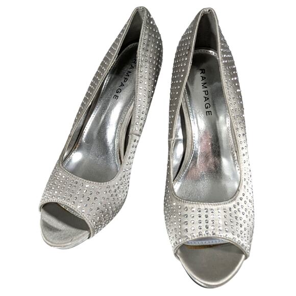 NWOT-1 SHOW! RAMPAGE! "GIMME" SILVER SATIN & MICROSTUDS, PEEP TOE HEELS! SZ 8.5M - Picture 10 of 10